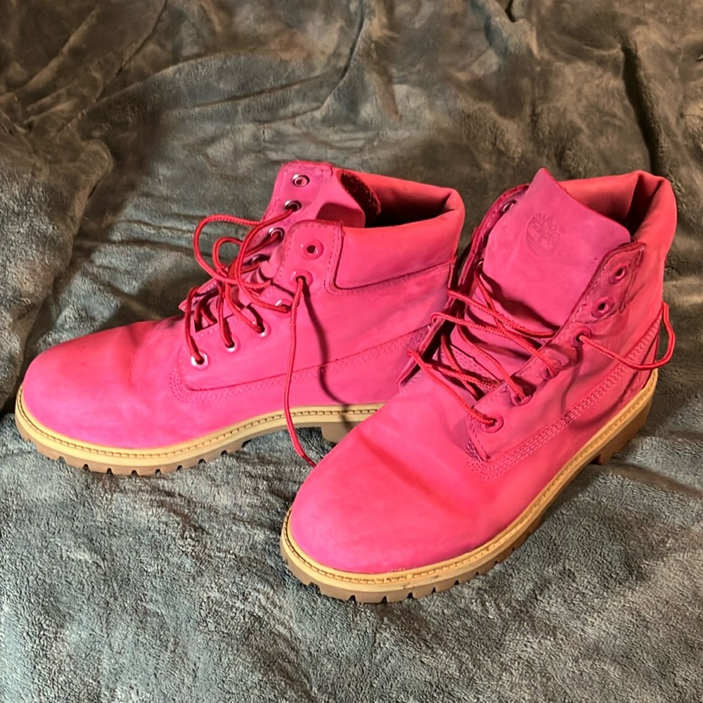 Used pink Timberland boots. Kids size 6 women’s size 7 1/2.